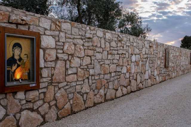 Terlizzi, quel vialetto scandito da 28 dipinti della Vergine: � la "Strada delle Madonne"